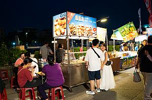 臭みがない軽い食感。屋台の隣で座って食べられます