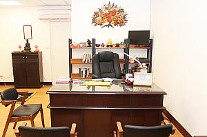 鑑定はこちらで。室内の一番奥なので、外からは目立たないから落ち着いて見てもらえそう！さらに奥には神様が鎮座