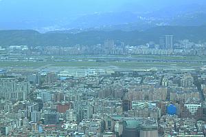 運が良ければ松山空港を離着陸する航空機も見られます