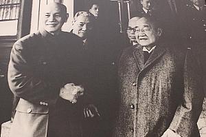 台湾へ来てからの蒋介石は表情がとても柔らかくなり「おじいちゃん」のような親しみが感じられます。吉田茂とのショットもありました。