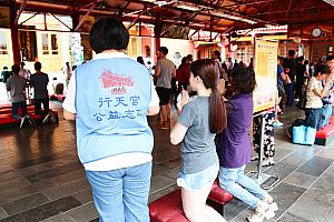 この時は中国語でしたが、優しくレクチャーしてくれます。どうしてもわからない時は、どこからか日本語がわかる方が助けてくれることが多いですよ。ありがたいですよね。