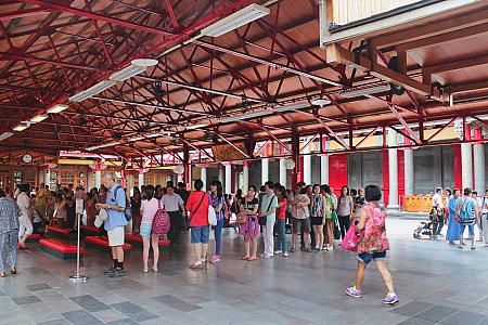 たくさんの参拝客