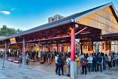 たくさんの参拝客