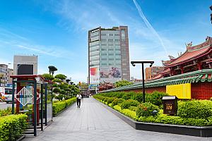 行天宮は、松江路と民権東路の交差点にあります！