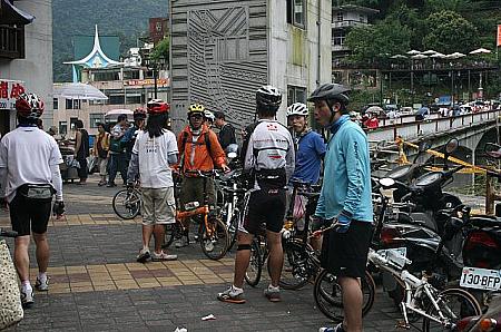 週末は、サイクリングを楽しむ人たちでいっぱい