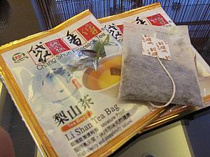 梨山茶のティーバックなんてものも売っていました。焙煎が強めにかかっているので、ご想像の梨山とはちょっと味が違うかもしれません。でも、一つ一つ個別に包装されているので、ばら撒き土産にはぴったりですね。