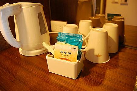 お茶は烏龍茶、ジャスミンティー、インスタントコーヒーの3種類