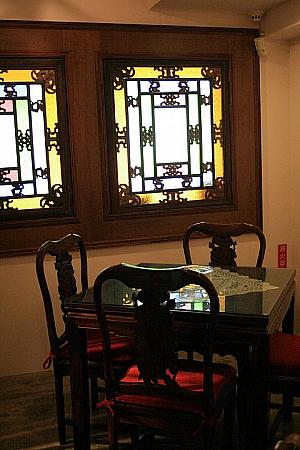 こちらは、瑠璃が入った窓。上海からのものです。