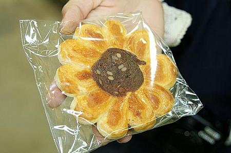 向日葵花酥餅は、見てのとおりヒマワリクッキー種が練りこんであるそうで、手作り教室でも作ることができます 