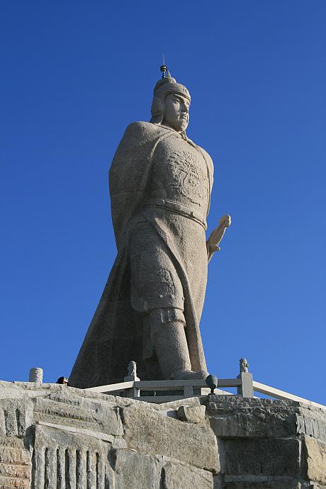 鄭成功の銅像、中国を向いています