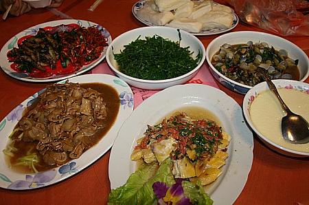 夕食は一般的な中華