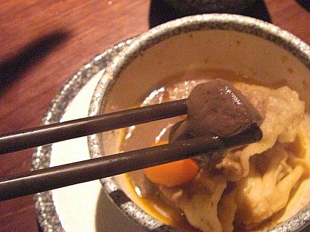 【薄片鴨血】　鼎王のスープではお馴染みの「鴨血」ですが、こちらのはもっと柔らかくプルルンッとしてました。