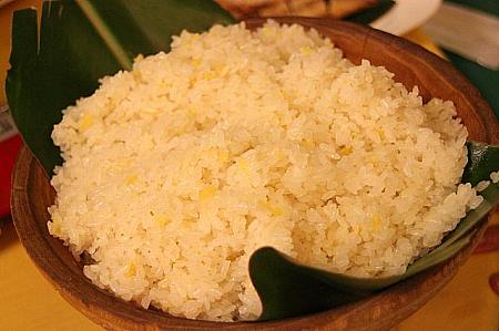この光り輝くお米を見てください！『圓糯米10（もちごめ）＋台梗9號（米）＋台農57號地瓜（サツマイモ）』をミックスした特製山地飯。ナビはこれが気に入り！もっちもちの食感がくせになり、3分の1ほどを平らげしました