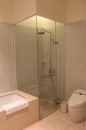 バスルームは、ムダを感じさせない機能的なデザイン