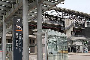 「台湾好行」はこんなバス、高鉄「新竹」駅にて