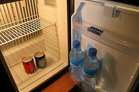 冷蔵庫内のコーラとスプライトはフリー