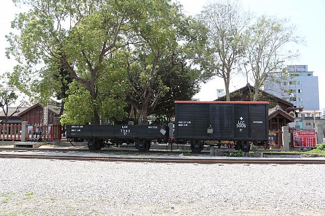 一館、二館の間には蒸気機関車の展示があります