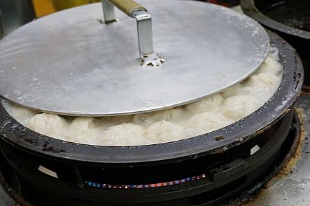 丸い鉄板にぎっしり