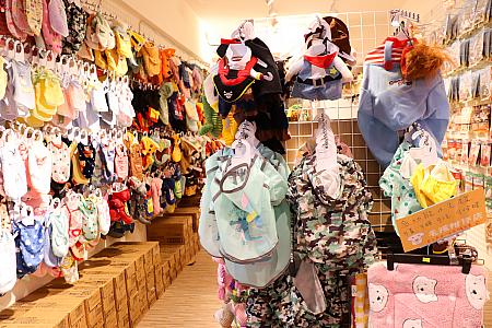 ペット用品店。日本では買えないアイテムがみつかりそう