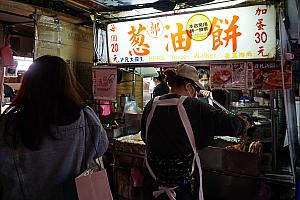 文林路101巷は屋台密集地！以前は「陽明戲院(映画館)」があったところの周辺は屋台街になっています