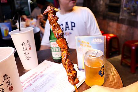 お姉さんが焼いてくれた串焼きたちも美味～！