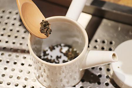 試飲してみると、自分の中で想像するお茶のイメージを越えてくる小茶栽堂のお茶たち！時間が許すなら、その場で香りや味を体感してみよう！