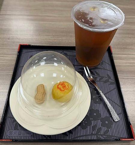 ＋80元で「郭元益」のお茶セットが楽しめます！(お菓子の内容は毎日異なります)