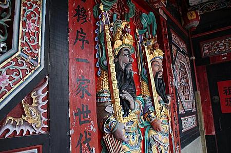 金門で門の絵が立体的なのはこの廟だけ！