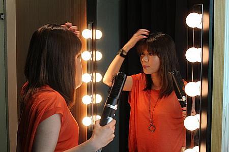 ライトつきの大きな鏡もあるので、施術後はゆっくり髪を直せます