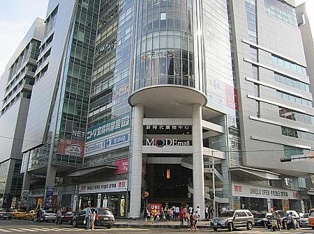 映画館、外資系量販店、日本の100円ショップも入っている大型ショッピングモール