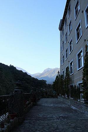 ホテルは山の中