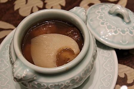 傳香魚翅佛跳牆
フカヒレ入り台湾式高級具材煮込みスープ(ぶっとびスープ)