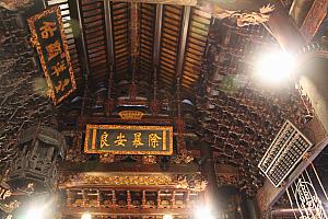 王錦木による天井や山門（1936年）、拝殿や後殿も含む