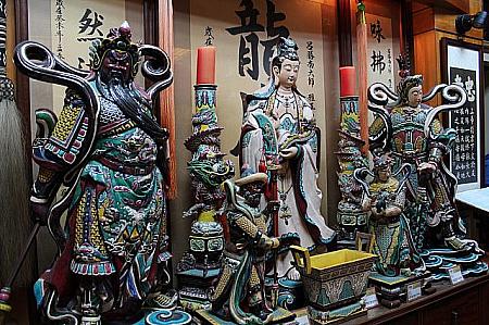 唐三彩の流れをくむ交趾陶、台湾は19世紀に中国の広東より民芸としてもたらされました　色彩の豊富さとあでやかさは、唐三彩以上です