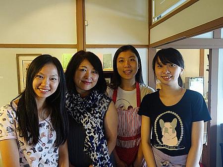 左二番目がKaoriさん。スタッフの女の子たちも大学でハーブを研究していた学生さんです。