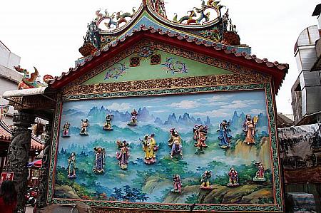 色彩豊かな台湾らしい廟です