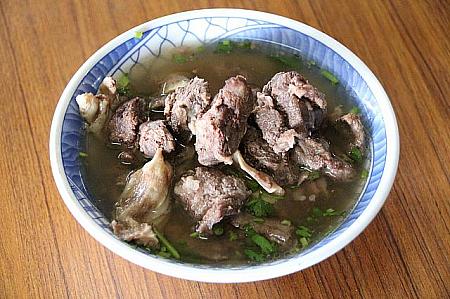 菜頭牛肉湯（小）　60元　肉をがっつり味わいたい人向き、牛肉湯より肉が厚めです。