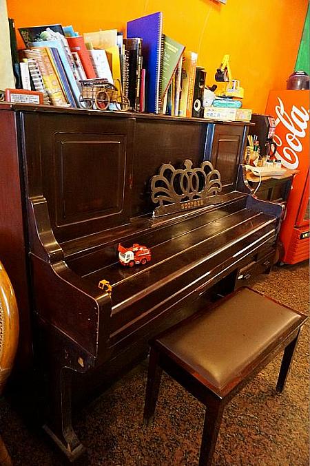 このピアノは奥様へのプレゼントなんだそう！素敵♪