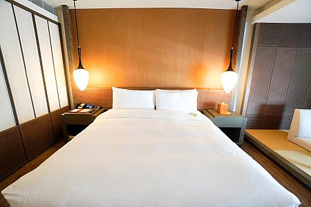 台南の徳泰社製のベッドは、硬すぎず柔らかすぎないスプリングで最適な眠りをお約束