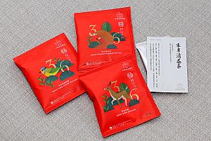 茶葉は台南製造。「林三十六」のウーロン茶類と「Aliveness樂禾屋」の漢方茶
