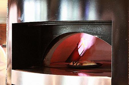 ピザなどを焼く窯も設置されており、とことん本格的でした。