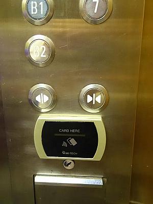 3階以上の客室階にいく場合、エレベーターはカードキーをかざしてから各階ボタンを押してくださいね。