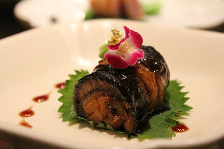 「通心鰻」は作業が繁雑なお料理で台南の代表的な酒家菜です。金箔が乗った見た目も豪華な一品！