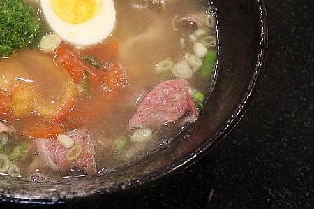 自家製スープは、清燉牛肉麺のスープとして使用。