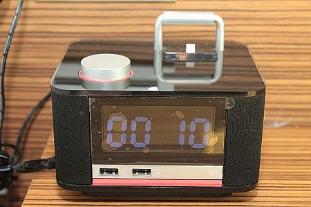 目覚まし時計はブルートゥース機能を使用すれば携帯の音楽を聴くことも可能