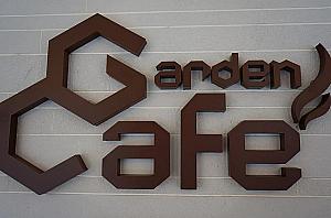 カフェのロゴも六角形の蜂の巣<br>イメージ