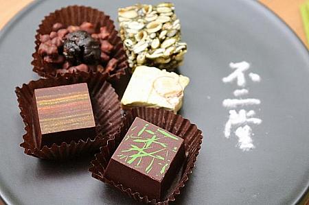 チョコレートは紅茶・凍頂ウーロン茶・台北緑茶などのお茶入りで、お土産用に販売もしています