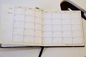 自分で日付を書き込むスケジュール帳
