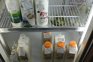 冷蔵庫には乳製品が充実していました。台南や台東から取り寄せているという新鮮な牛乳を5種類程扱っているそうですが、ほとんどお取り置き！台湾での食材の品質に対する意識の変化を実感させられました。台湾在住の日本人が作っているというヨーグルトも！