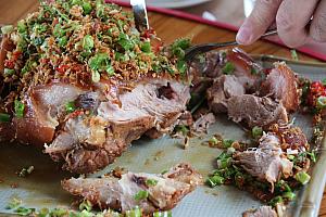 台湾では、肉や魚を切り分けるのは男性の役目～